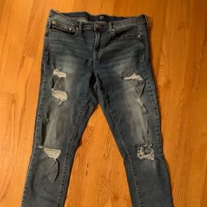 Frayed hem distressed jeans